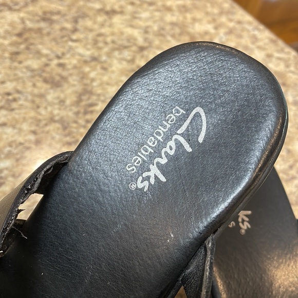 Clarks Bendables Black Slip On Heels. Size 8.5. Leather Upper. GUC - Picture 2 of 16